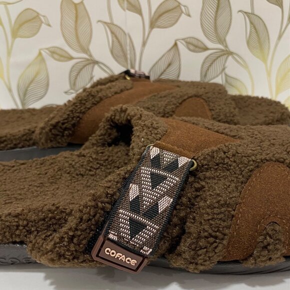 CoFace Unisex Fuzzy Plush Open-Toe Slip ons With Adjustable Buckle Straps NWT - Picture 5 of 11